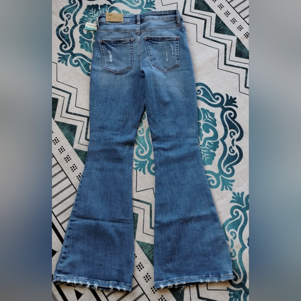 NWT Edgely Mid Rise Flare Jeans In Size 2 - Picture 7 of 8